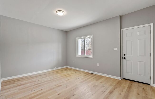 Newly renovated 2 bedroom house in Hazelwood!