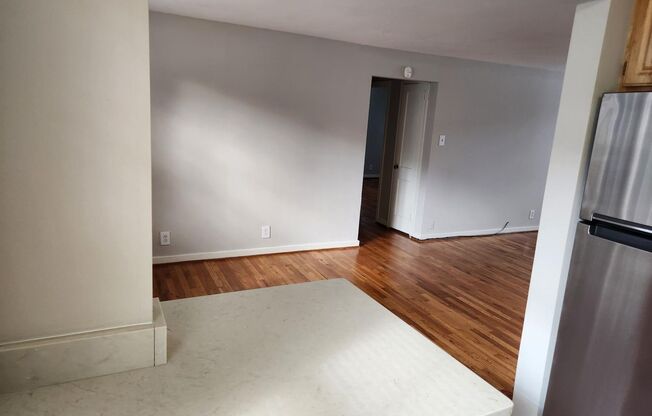 2 beds, 1 bath, 897 sqft, $2,275, Unit A-23