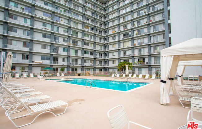 2 beds, 2 baths, 844 sqft, $4,200, Unit 516
