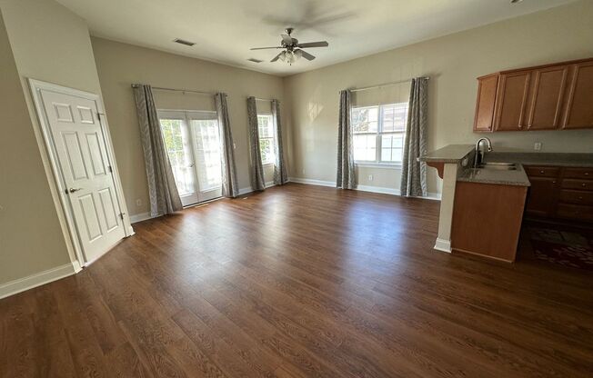 Upper Level Apartment in Wyndhurst