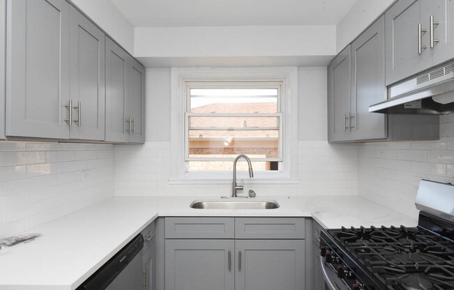 2735 BERWYN