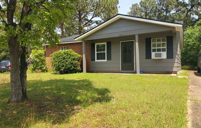 906 Walker Ct.