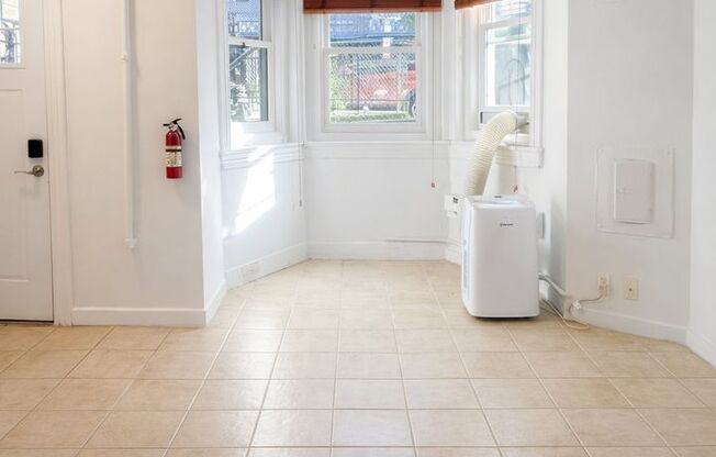 Modern Basement Unti 1 Bedroom/1 Bath, Recently renovated, new stainless steel appliances, flooring, bathroom, and lighting. Shaw Neighborhood.