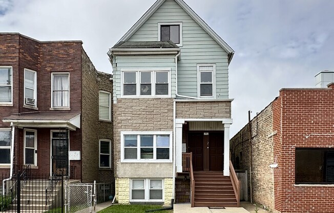 3530 532 N ELSTON