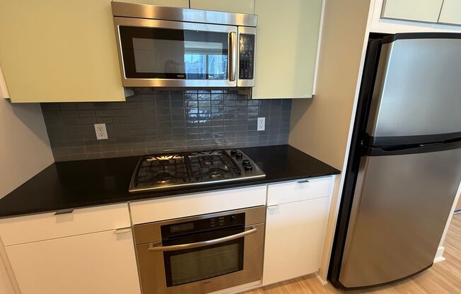 1 bed, 1 bath, $4,250, Unit # 21E