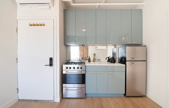 Studio, 1 bath, 223 sqft, $2,225, Unit 402