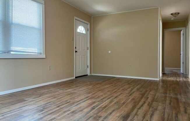 3 beds, 1 bath, 864 sqft, $900, Unit 3013 E Locust