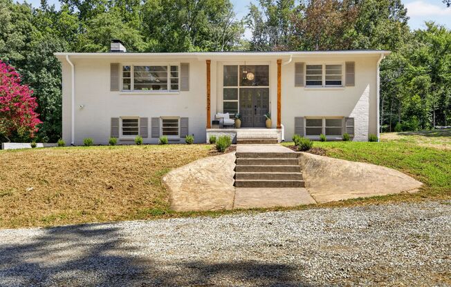 Beautifully renovated 4-bedroom, 3-bath home in Matthews