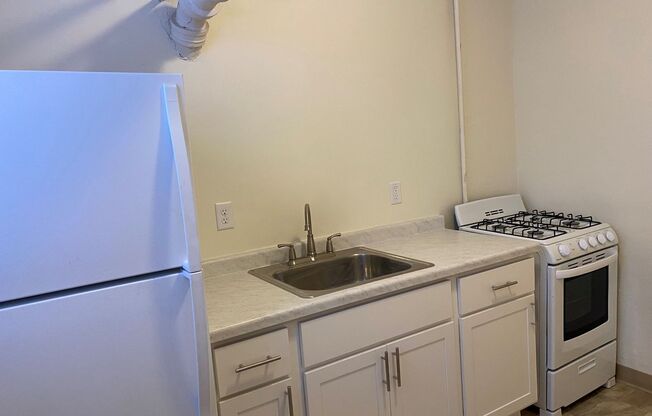 1 bed, 1 bath, 500 sqft, $915, Unit 23A