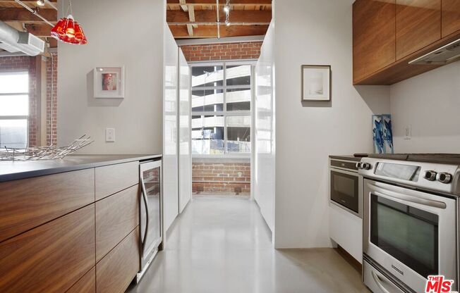 500 Molino St Apt 113