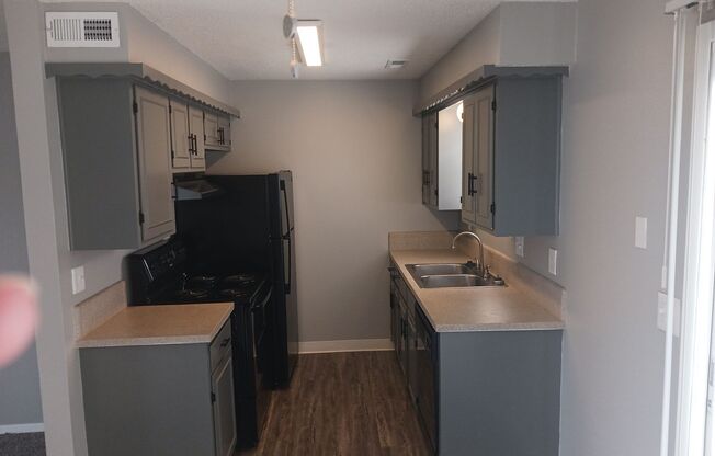 2 beds, 1 bath, 864 sqft, $920, Unit 704
