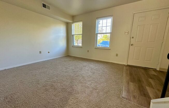 North Hills 3 Bedroom Townhome! In-Unit Washer & Dryer + Equipped Kitchen with Dishwasher! Call Today!