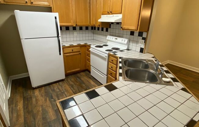 Beautiful 3/2 Near Apalachee Parkway WIth New Appliances.