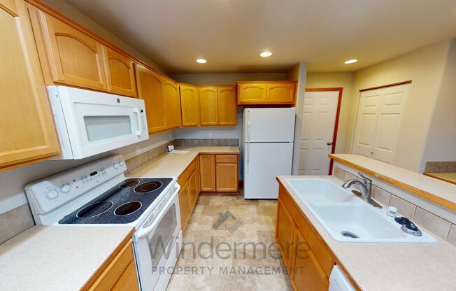 3 beds, 2.5 baths, 1,937 sqft, $1,895, Unit 3710 W 19th Ct