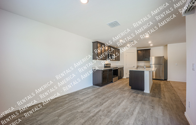 466 W Black Hawk Pl