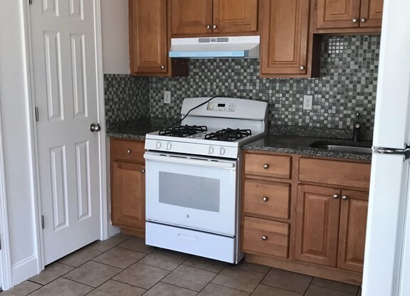 4 beds, 1 bath, $3,500, Unit 3