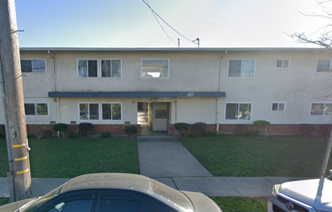 2 beds, 1 bath, $2,395, Unit K