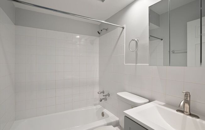 1 bed, 1 bath, 492 sqft, $1,800, Unit 240