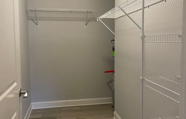 1 bed, 1 bath, 848 sqft, $775, Unit 31