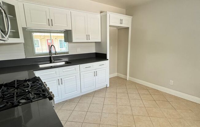 2 beds, 1 bath, $2,500