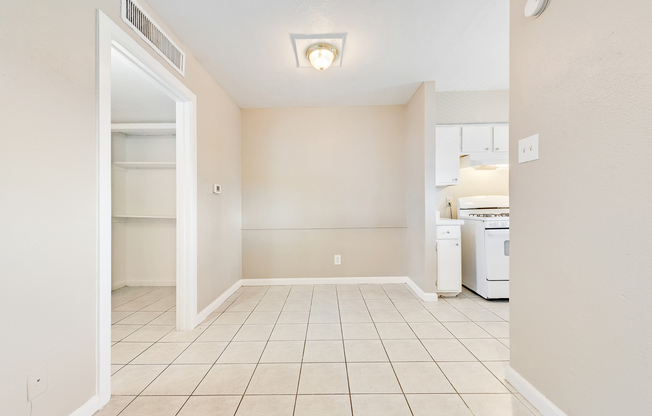 Orchard Hills Apartments Dining Area