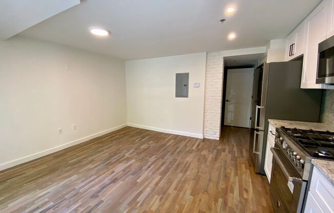 Studio, 1 bath, 410 sqft, $1,350, Unit 006