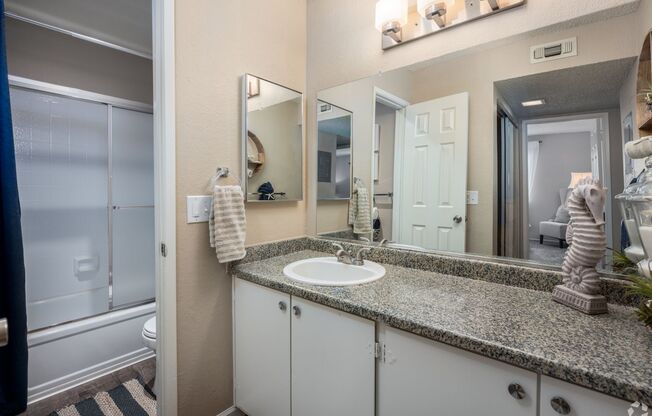 2 beds, 1 bath, 861 sqft, $1,695, Unit 23