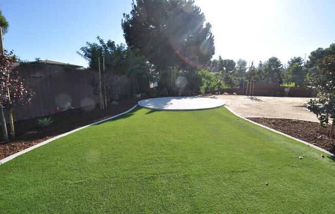 4BD/2BA, Great Yard!