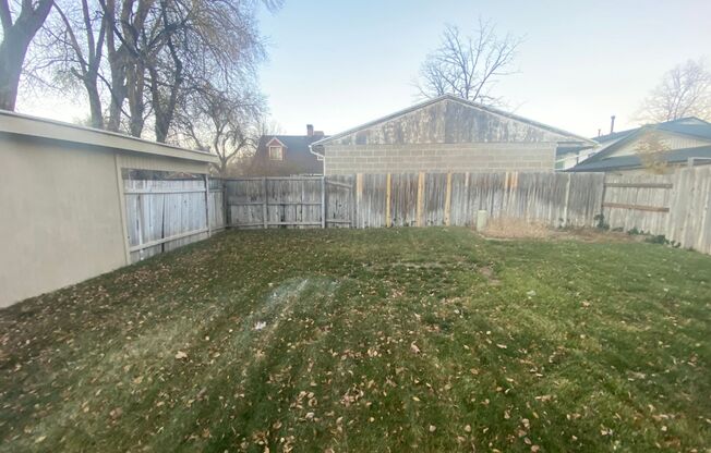 3 beds, 1.5 baths, 1,325 sqft, $2,025, Unit 1817