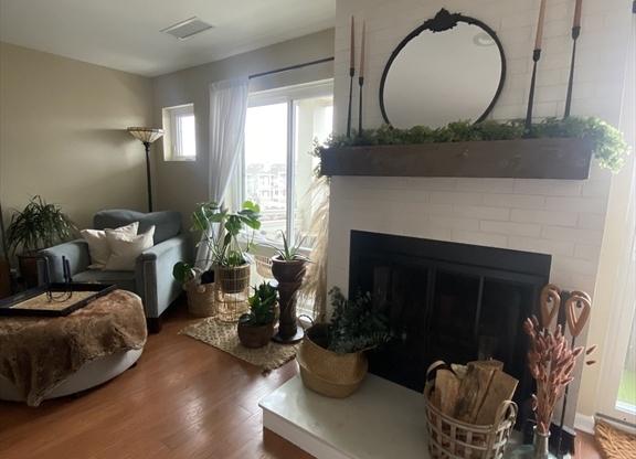 2 beds, 1.5 baths, 1,014 sqft, $3,000, Unit F304