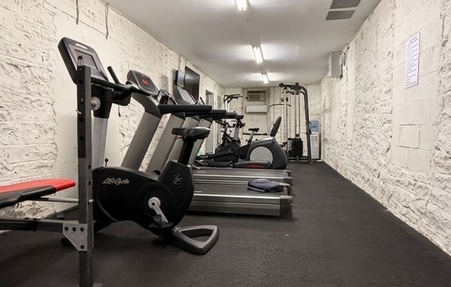305 W 150 ST
