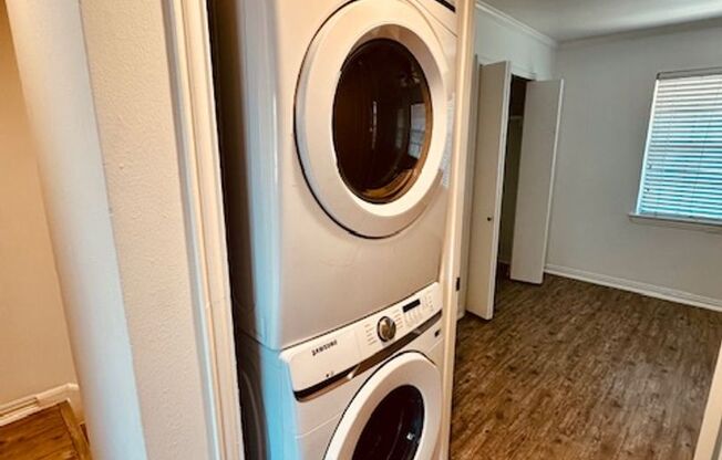2 beds, 1.5 baths, 957 sqft, $1,599, Unit 111