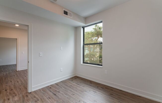 2 beds, 1 bath, $1,600, Unit 1050 N 4th St. Apt. 221