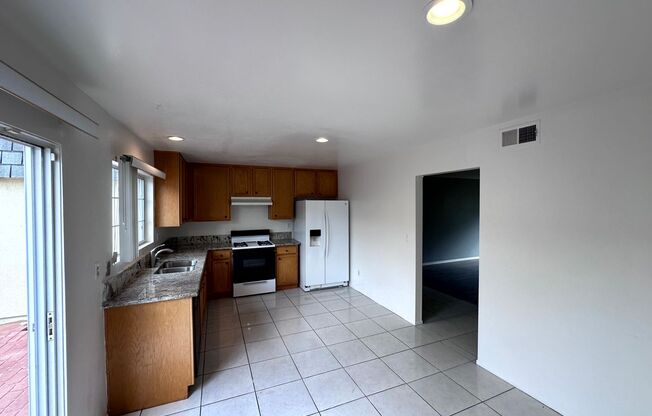 3 beds, 1.5 baths, $3,295, Unit # 9