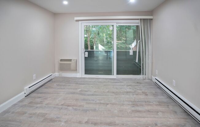 1 bed, 1 bath, 775 sqft, $2,400, Unit 50-3