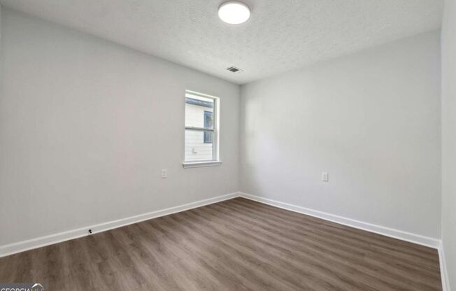 3 beds, 1 bath, $1,595