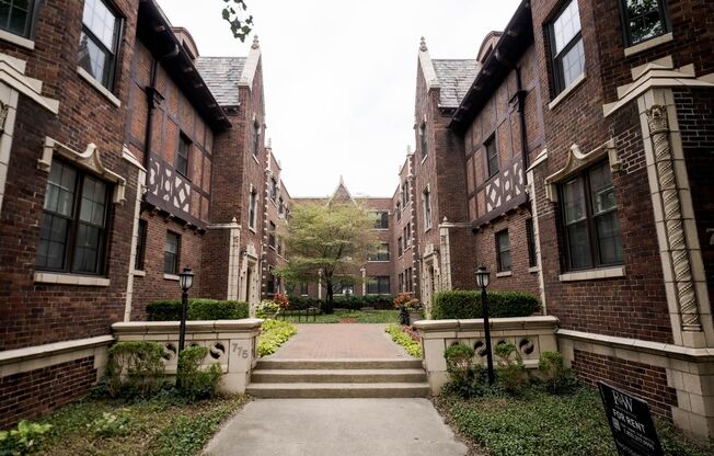 Studio, 1 bath, 450 sqft, $800, Unit 775-44