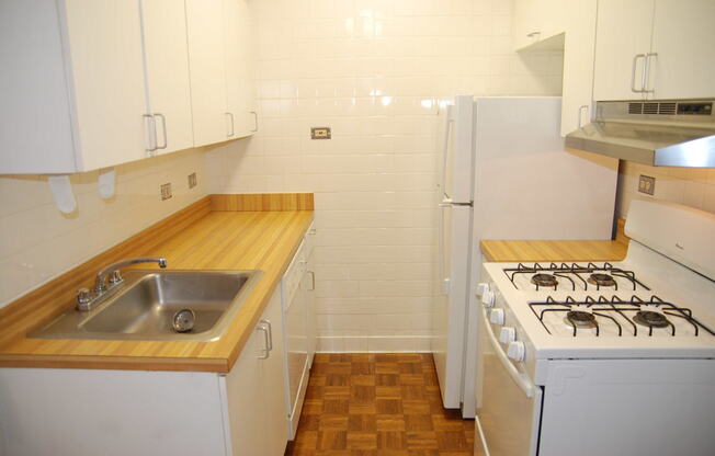 Studio, 1 bath, 425 sqft, $1,575, Unit 429-106