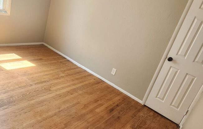 5401 W Sheridan Ave 3 Bedrm Single Family House