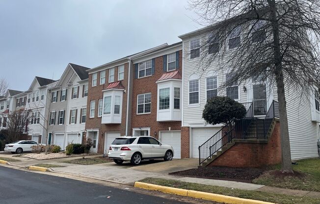 Elegant And Spacious 3 Bed 3.5 Bath Townhome In Vibrant Loudon Parkway Center