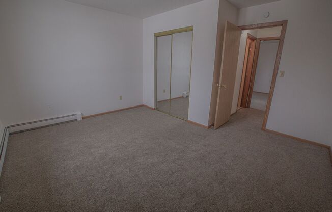 2 beds, 1 bath, 820 sqft, $825, Unit 320