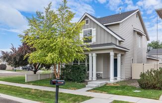 IMMACULATE, LOW MAINTENANCE CRAFTSMAN HOME BLENDS MODERN STYLE & FUNCTION W/ COMMUNITY POOL & PARK!