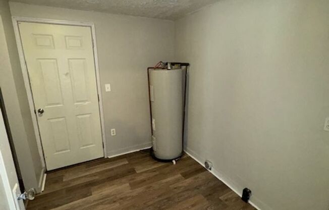 2 beds, 1 bath, $995