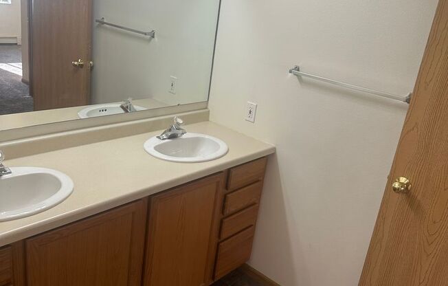 2 beds, 1 bath, 1,000 sqft, $995, Unit 204