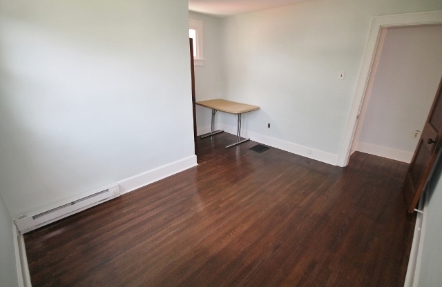 3 beds, 1 bath, $1,999