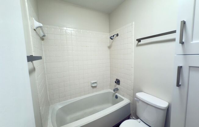 3 beds, 2 baths, $2,500