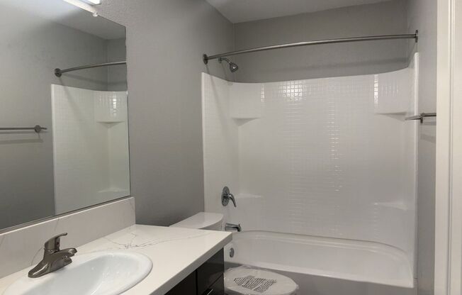 2 beds, 1 bath, 865 sqft, $2,635, Unit 300-15