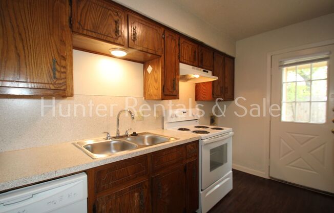 2 beds, 1.5 baths, $725