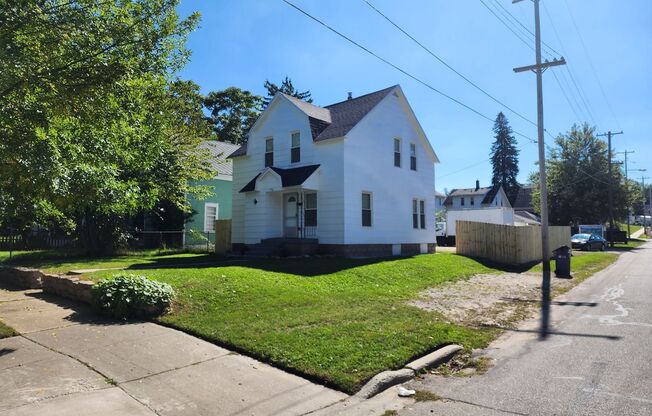 Remodeled 2 Story 3 Bedroom Home Located in SW Grand Rapids, MI