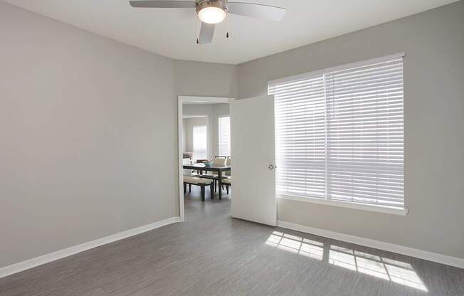 Bedrooms with ceiling fan (Legacy Series)